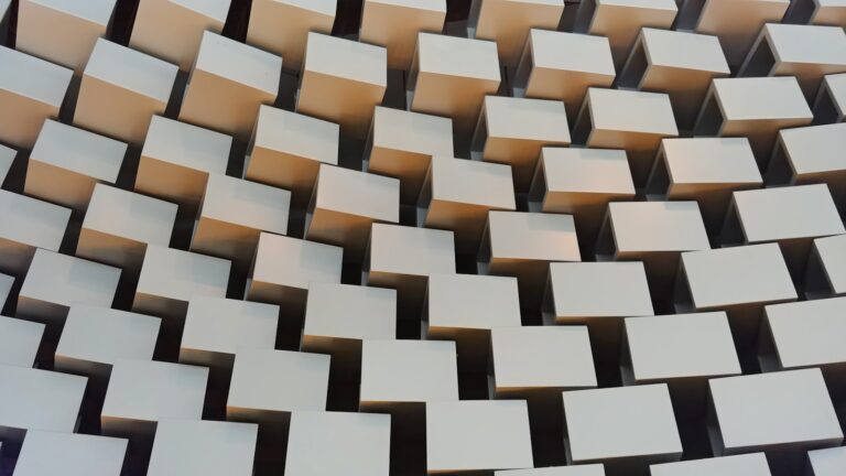 Abstrakt 3D-mönster av vita kuber i rutnät med skuggor, modern geometrisk bakgrund